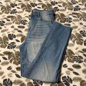Cute light blue stretchy high rise jeans perfectly fitted!!
